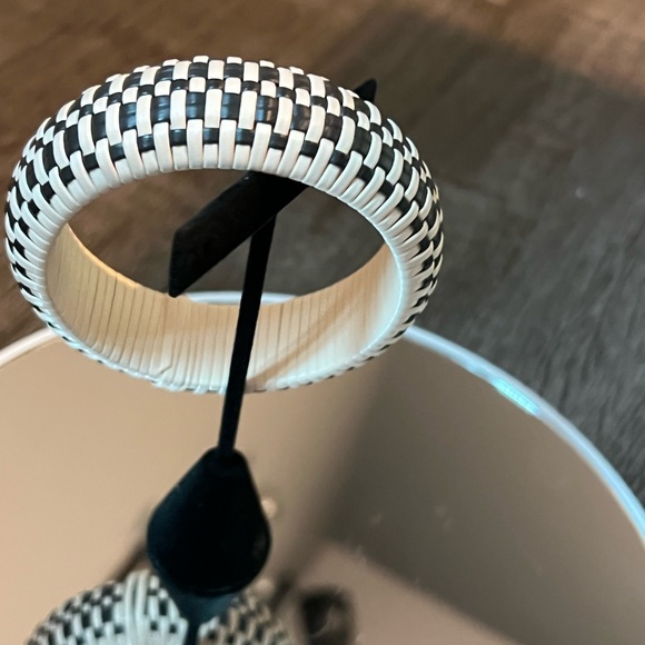 Plunder gorgeous web bracelet. - Picture 2 of 3